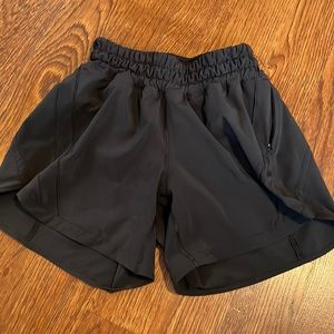 Lululemon Track That Short *5" Size 2 BLACK